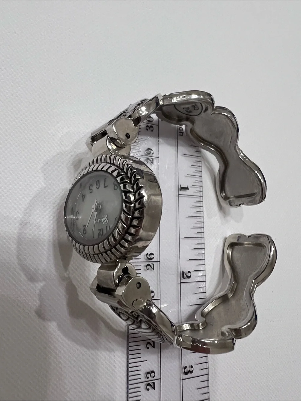 Geneva Quartz Heart Cuff And Silver Oval Mother-of-Pearl Working Watch Vintage